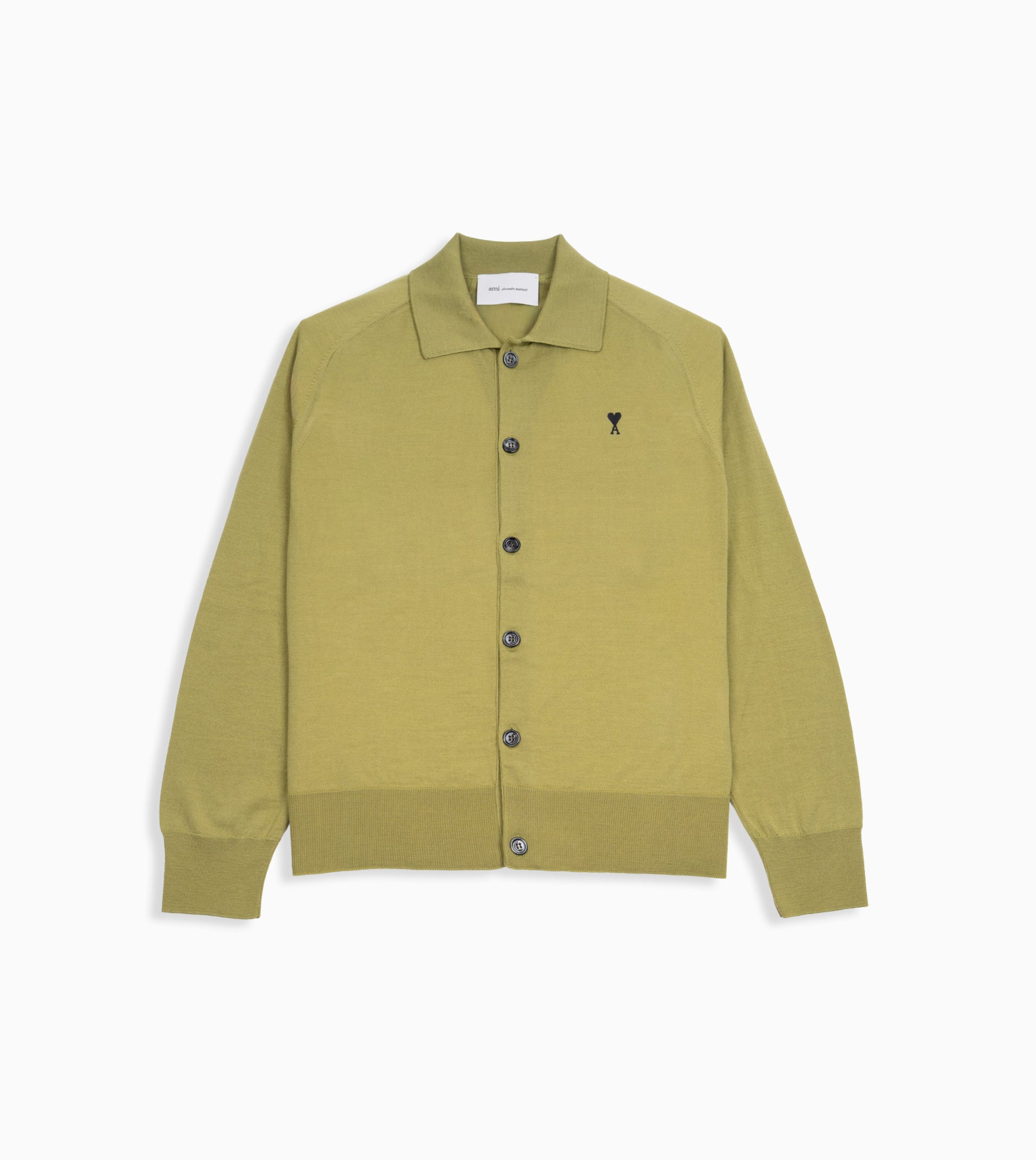 Cárdigan AMI Paris matcha con logo y cuello tipo camisa